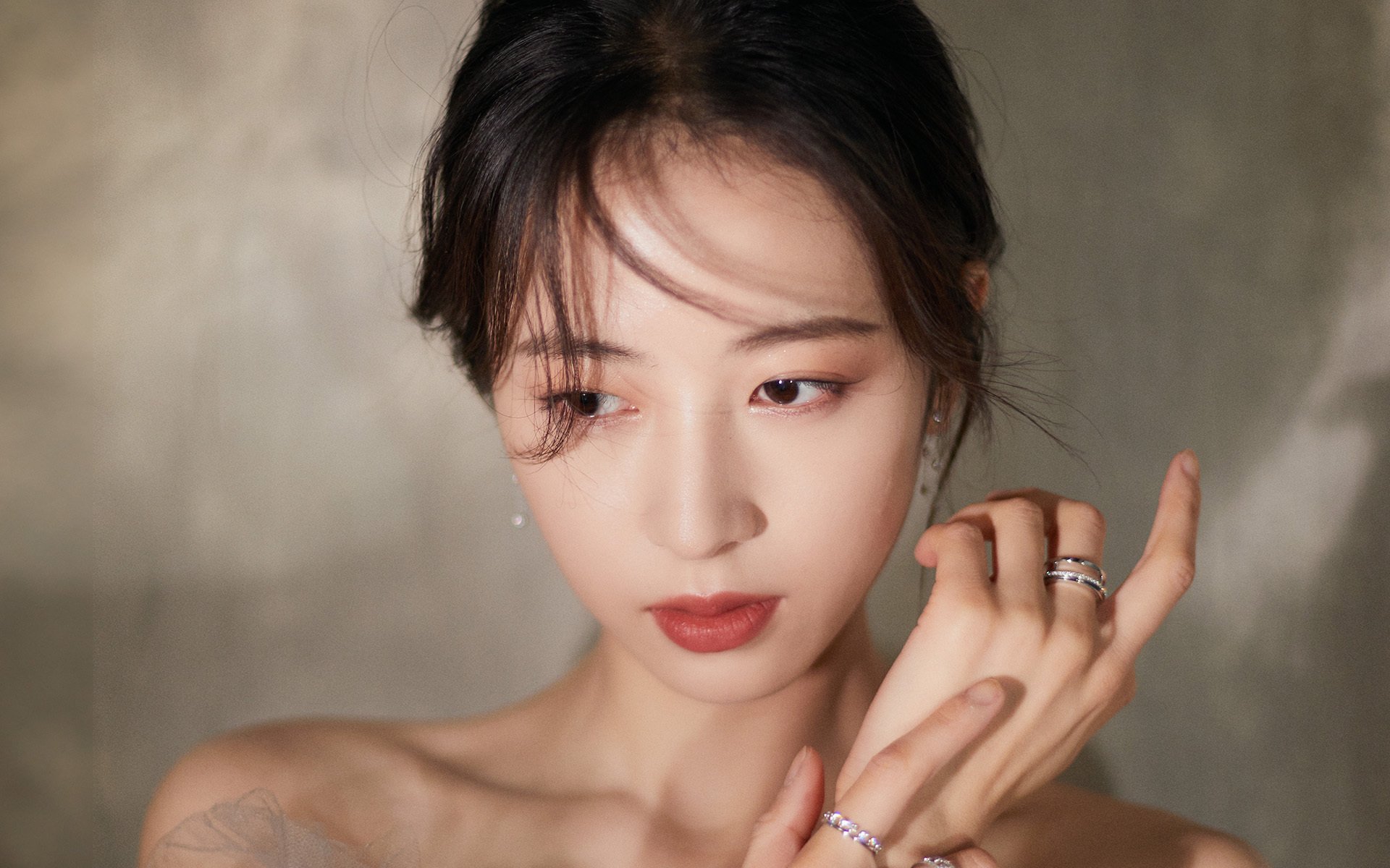 未来足球：多元能源整合，场馆全面实现可再生能源利用，能源方案球场